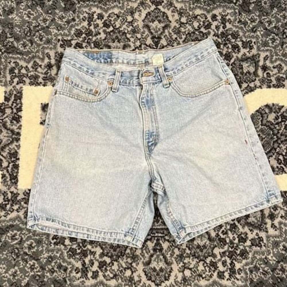 Vintage Light Wash Levi's Denim Shorts - 30IN/W